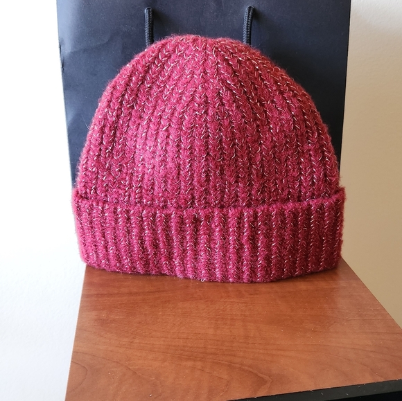 Saks Fifth Avenue Berry Red Knit Hat with Gold Lurex Metallic Thread very Soft - Picture 10 of 13